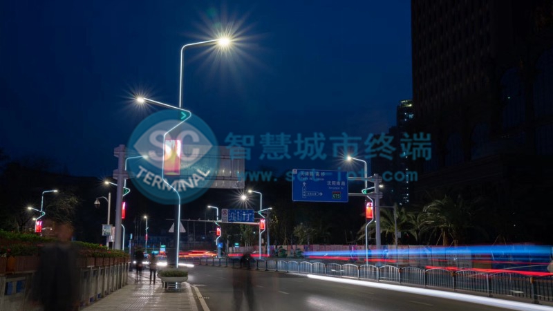 贵州遵义智慧路灯LED灯杆屏1